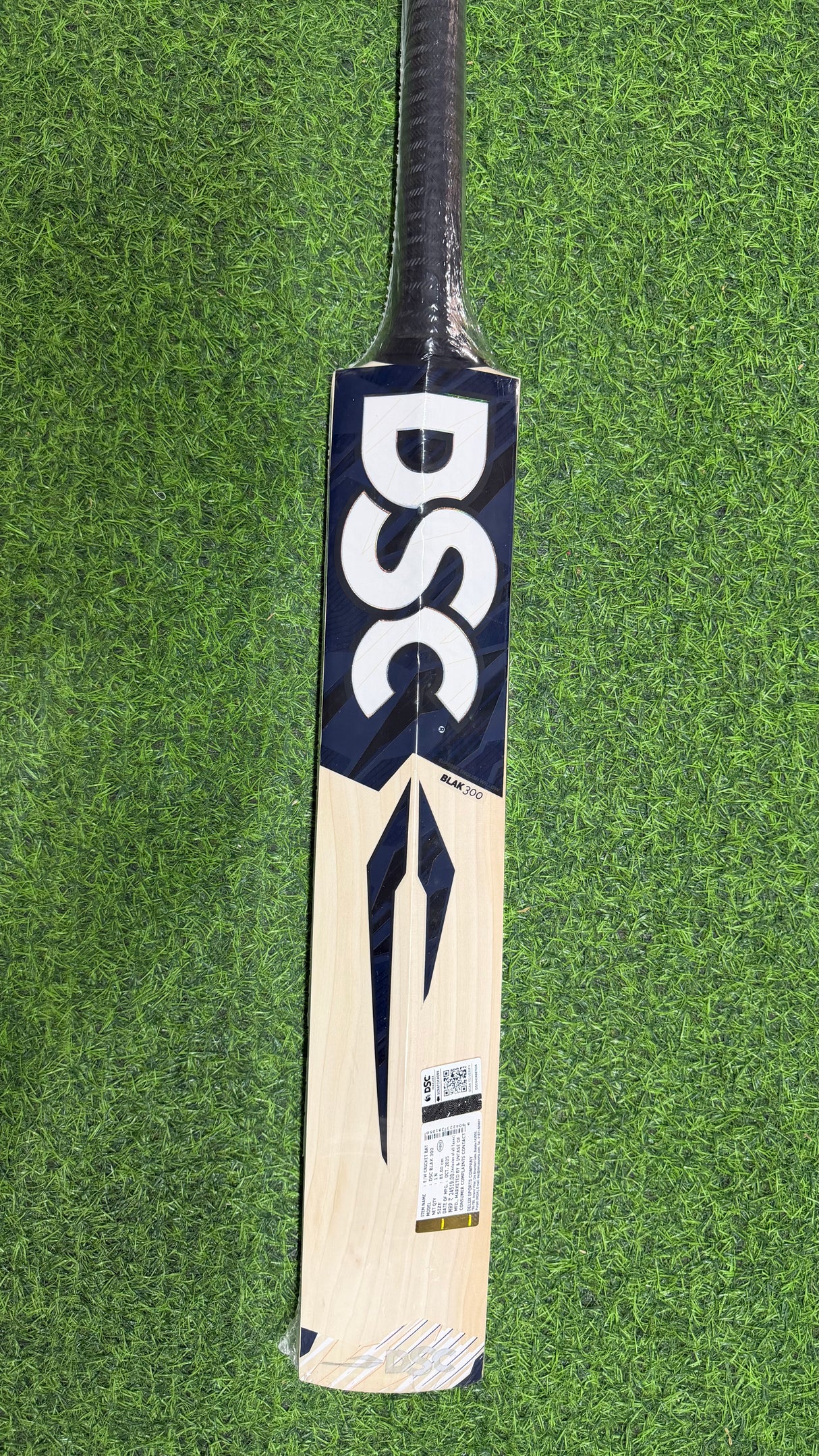 DSC Blak 300 -Grade 1 English willow Cricket Bat - 7 Grains - 1230g