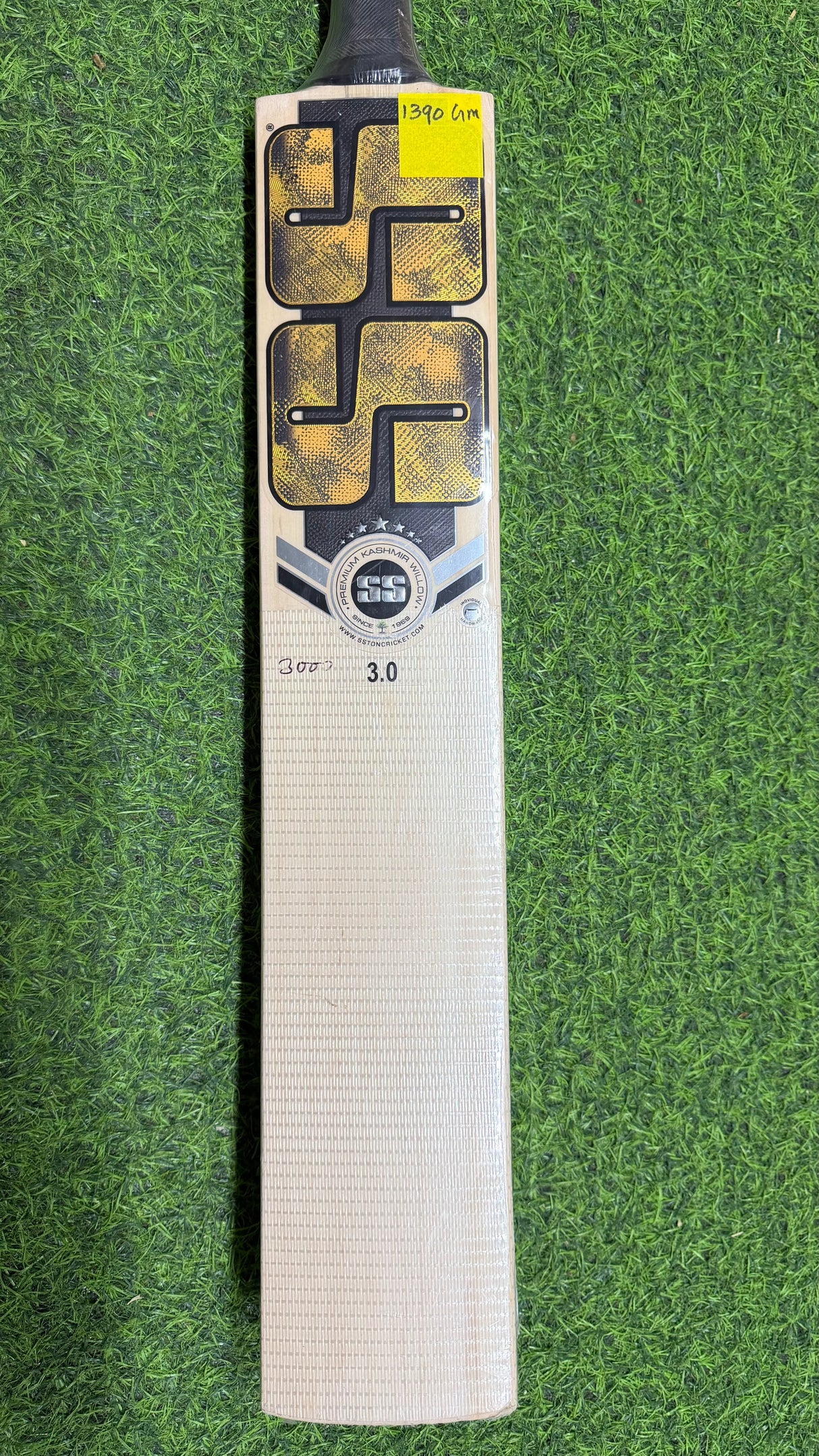 SS Sunridges 3.0 Kashmir willow Cricket Bat | 1390 Grams ( 3.0 lb )