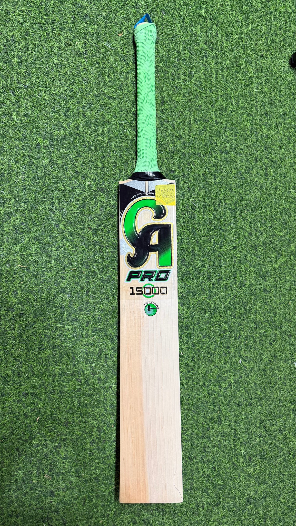 CA PRO 15000 Cricket Bat- English Willow - 14 Grains / 2.7 lb