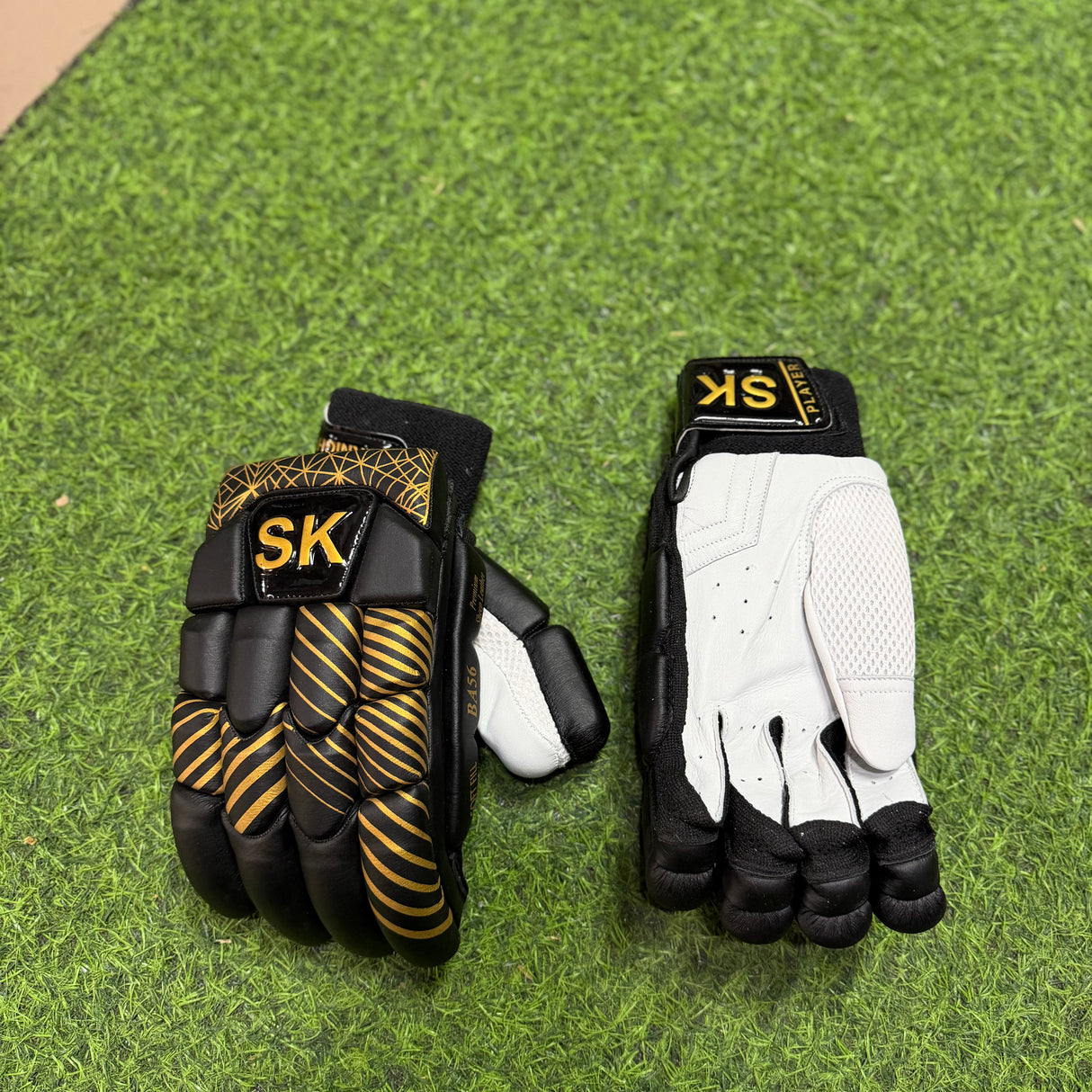 SK Cricket Batting Gloves - Senior