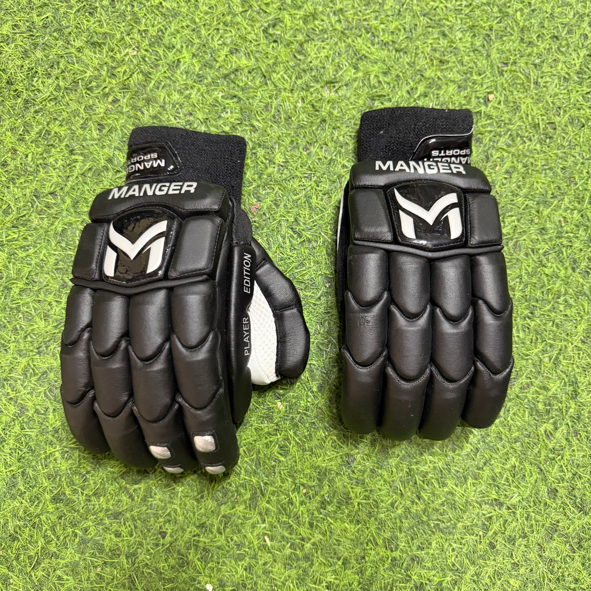 Manager Cricket Batting Gloves - Senior