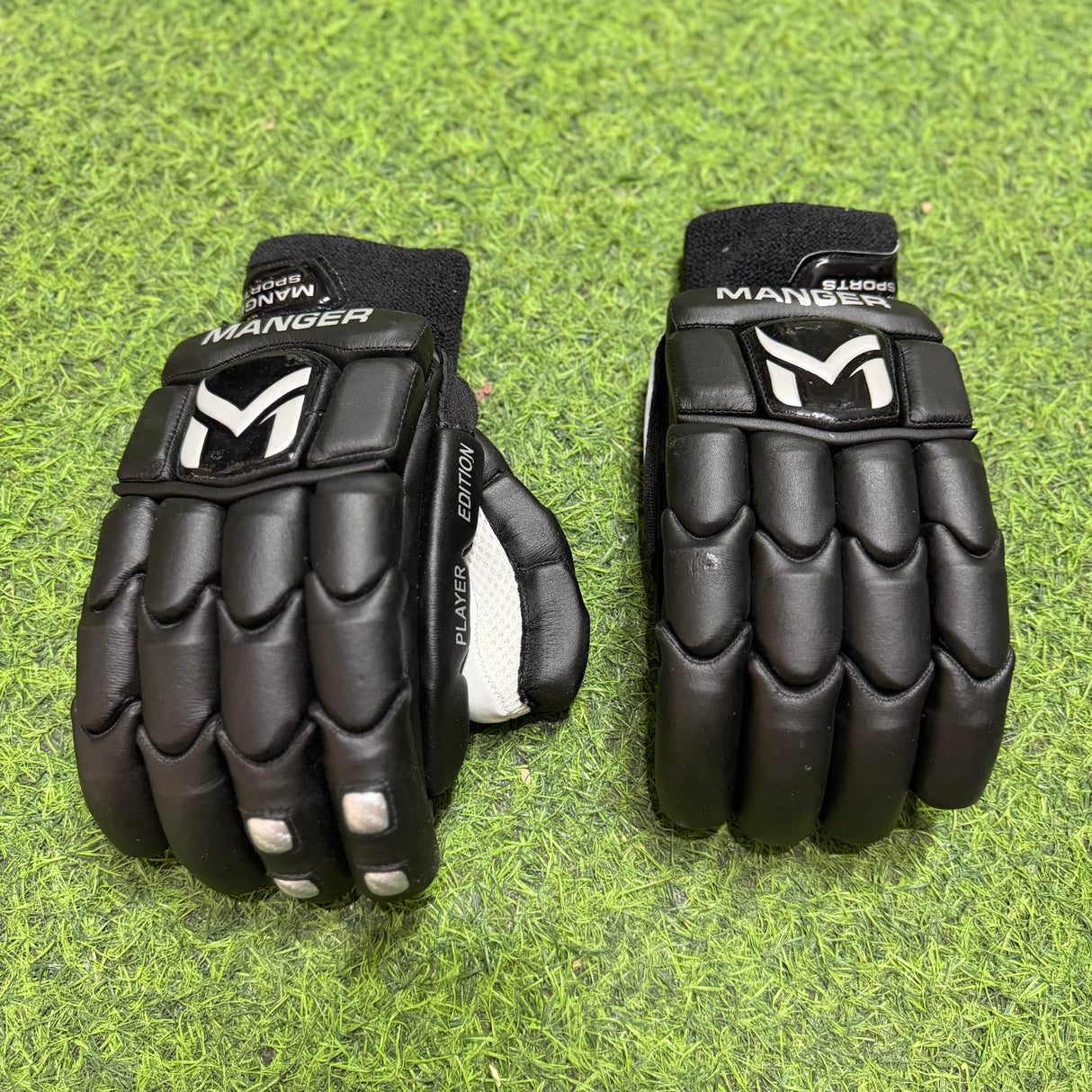 Manager Cricket Batting Gloves - Senior