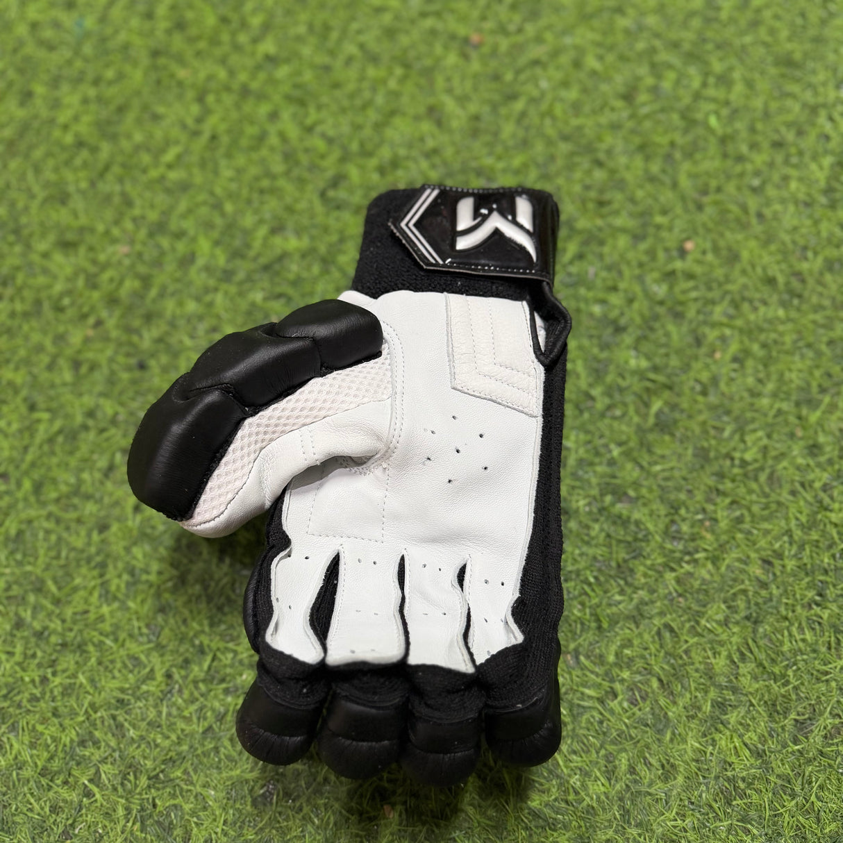 Manager Cricket Batting Gloves - Senior