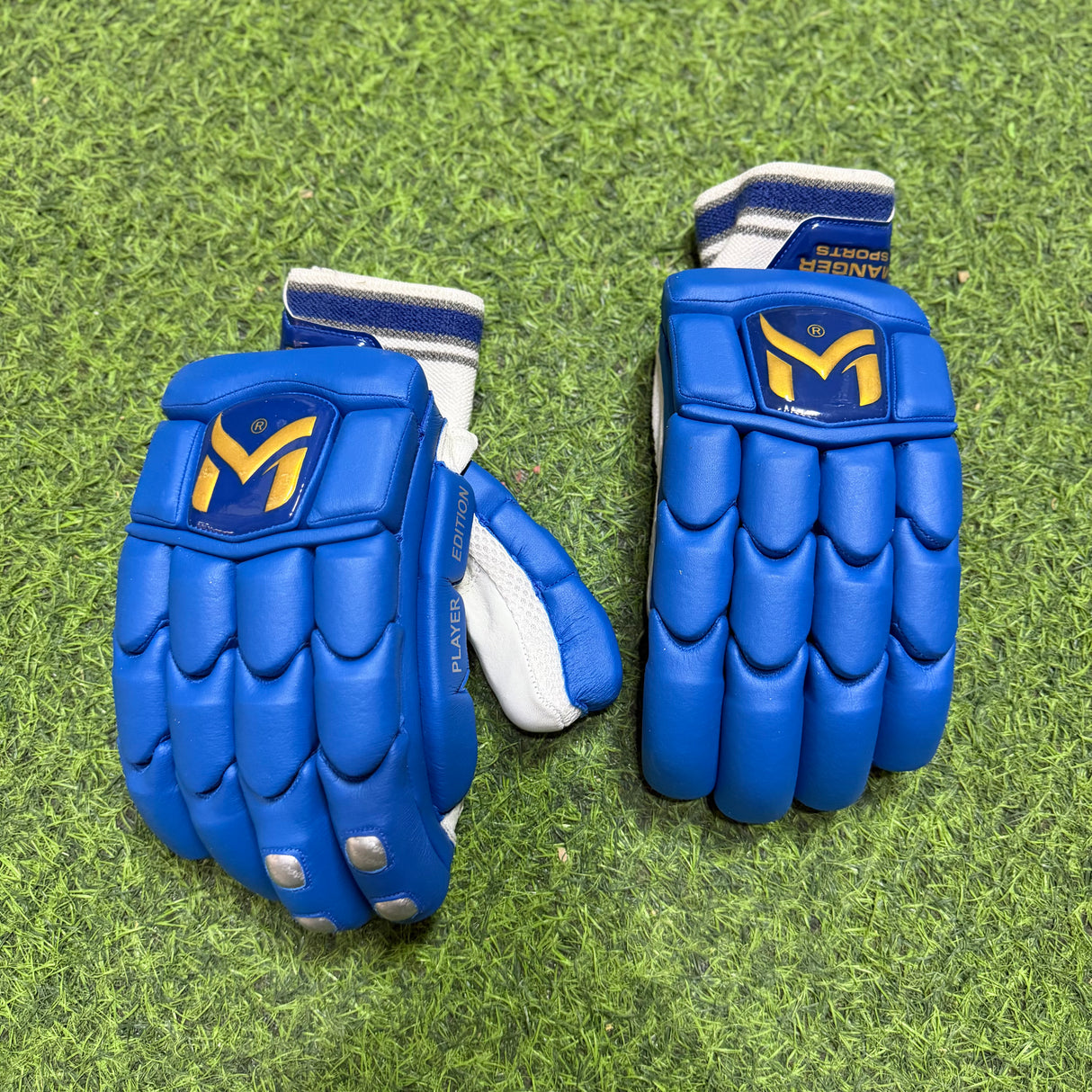 Manager Cricket Batting Gloves - Senior