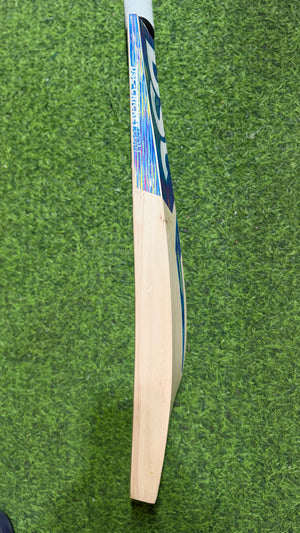 DSC Blu 111 Supreme English willow Cricket Bat - 5 Grains - 1240 g (2.8 lb )