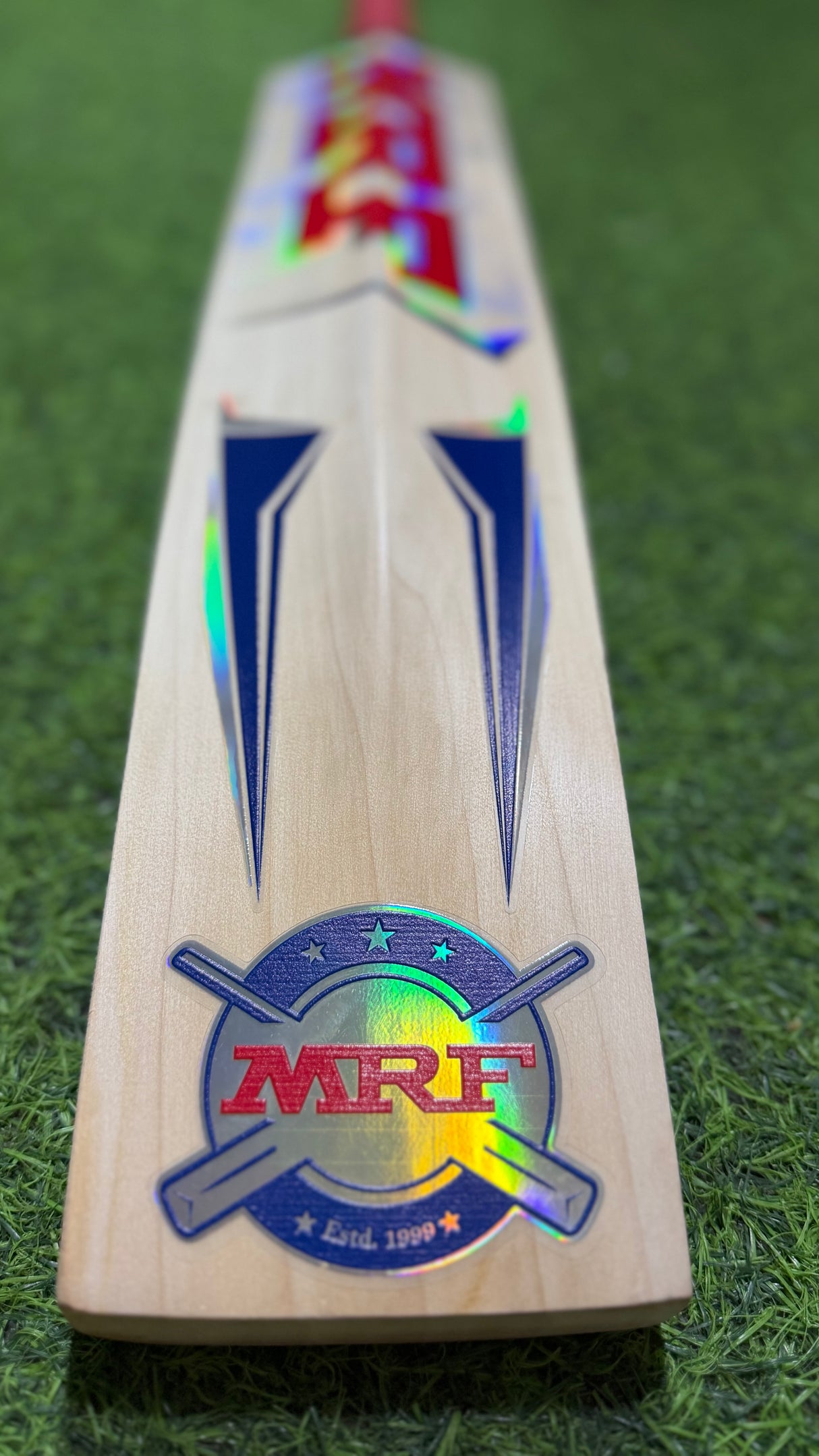 MRF Elegance Gill 77 Edition English Willow Cricket Bat -6 Grains / 1175g ( 2.7 lb )