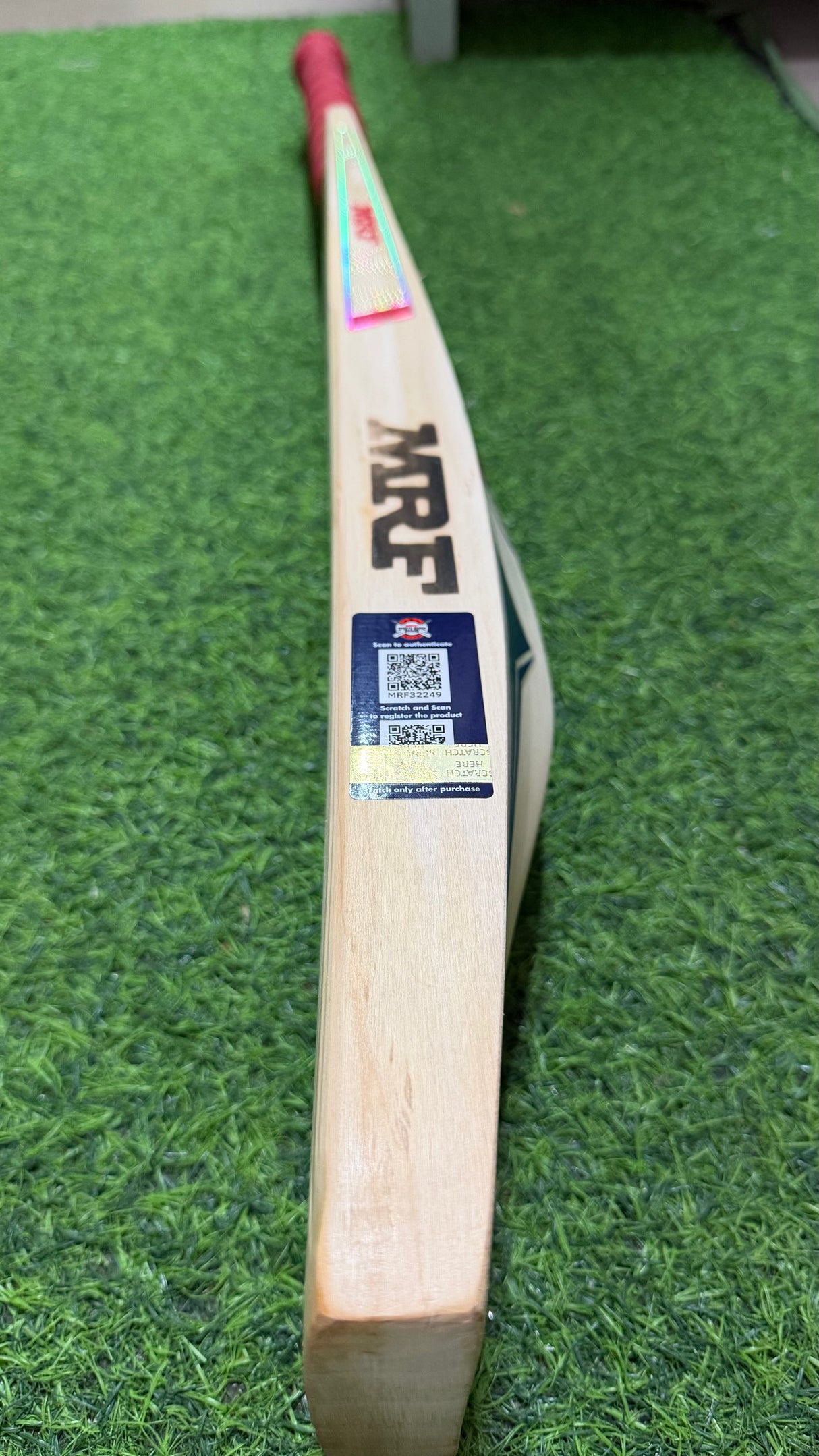 MRF Elegance Gill 77 Edition English Willow Cricket Bat -6 Grains / 1175g ( 2.7 lb )