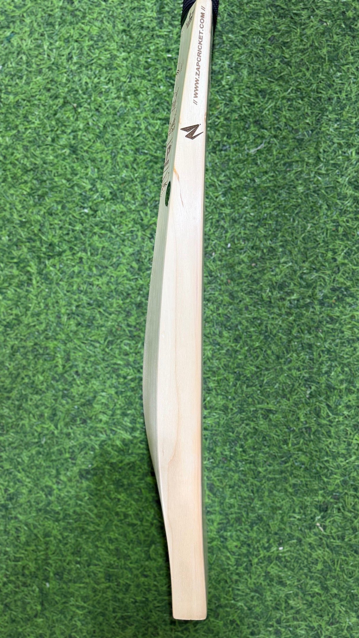 ZAP Crown Lagacy Premium English willow Cricket Bat - 12 Grains - 1115g