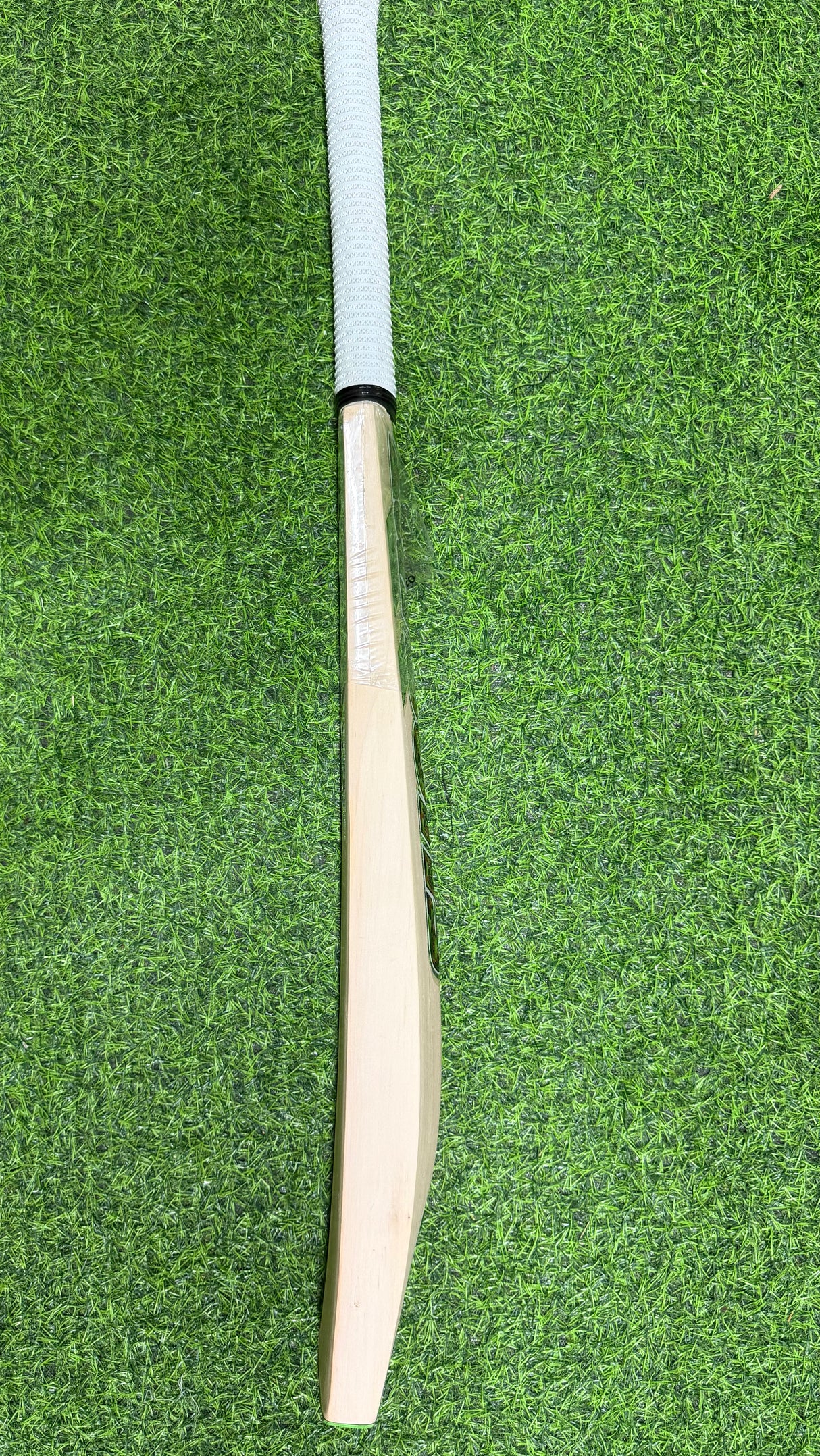 RNS Atomic- English Willow Nurtured Cricket Bat - 1240g
