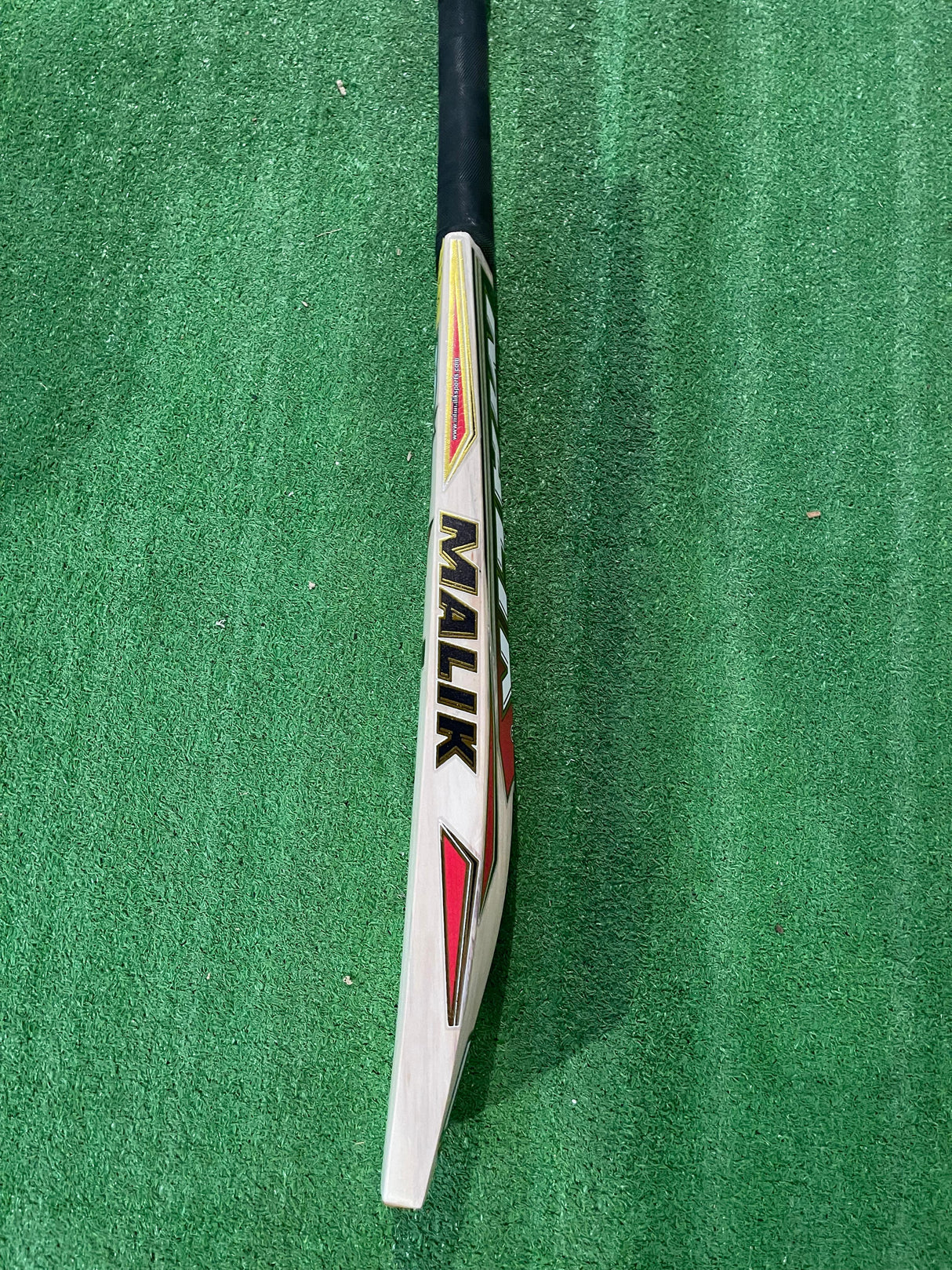 MB MALIK H PRO EDITION ENGLISH WILLOW CRICKET BAT-8 GRAINS-1245g