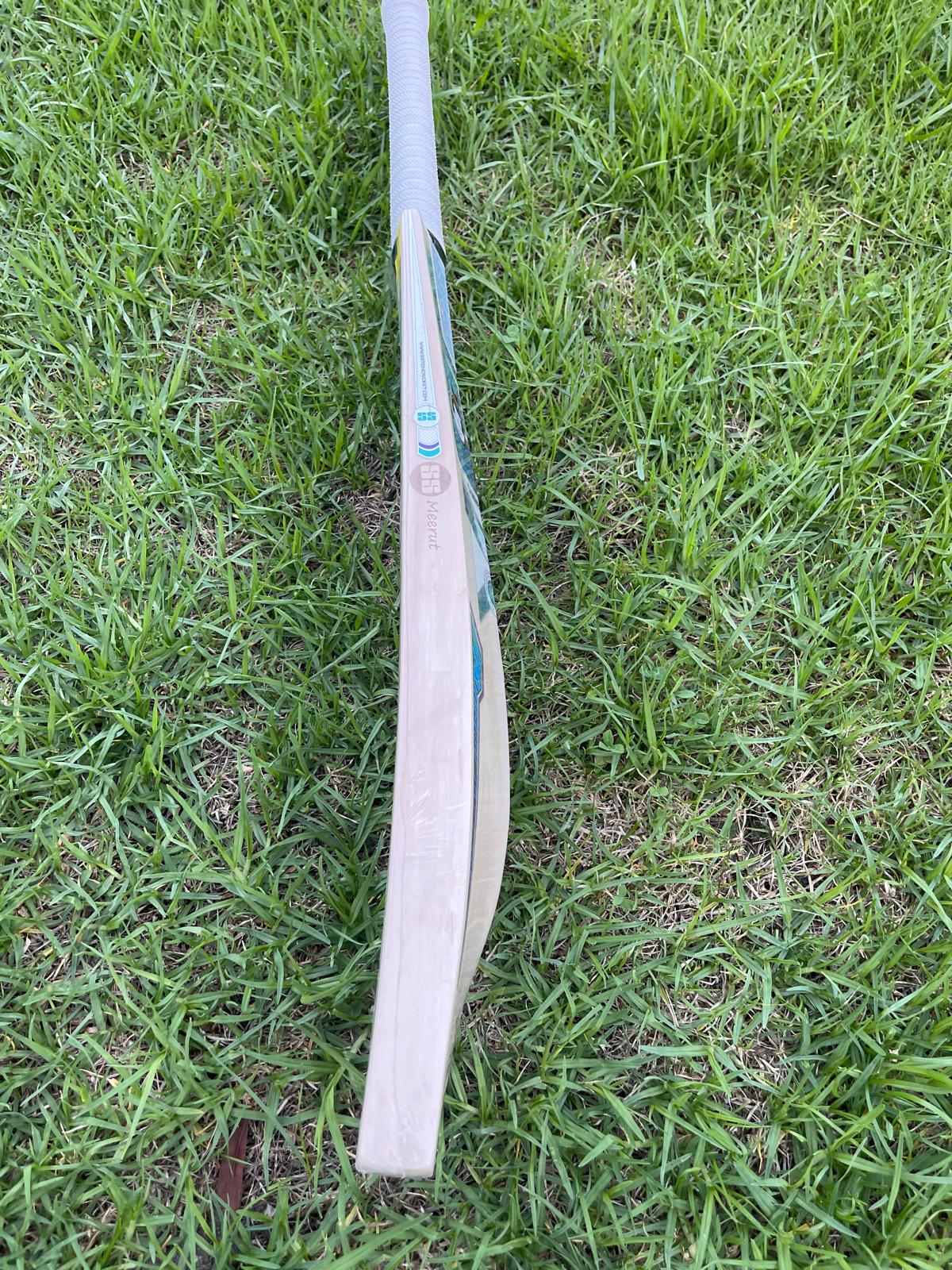 SS SKY Thunder English Willow Cricket Bat - 1160g / 5 Grains