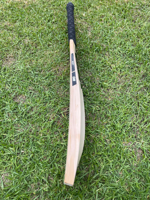 GM NOIR 404 English Willow Cricket Bat -6 Grains / 1175g ( 2.7 lb )