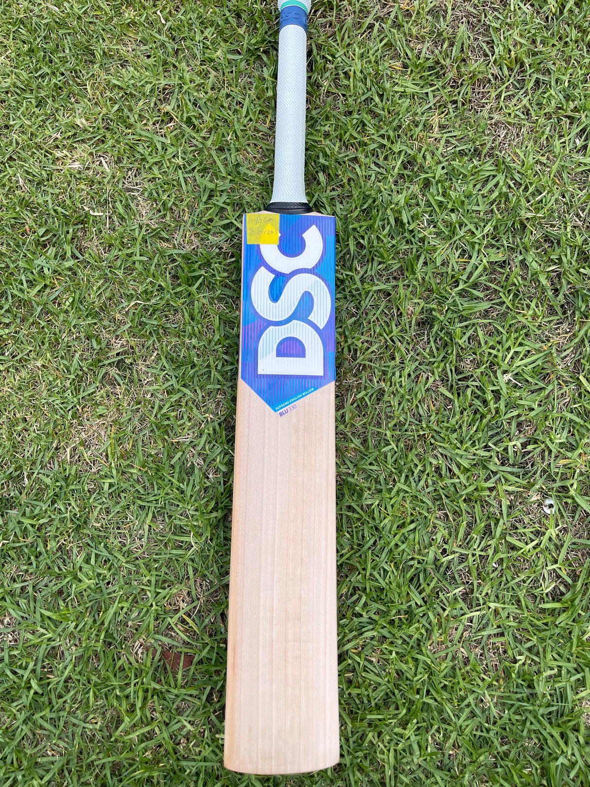 DSC BLU 330 Grade 2 English willow Cricket Bat - 8 Grains - 1190 g