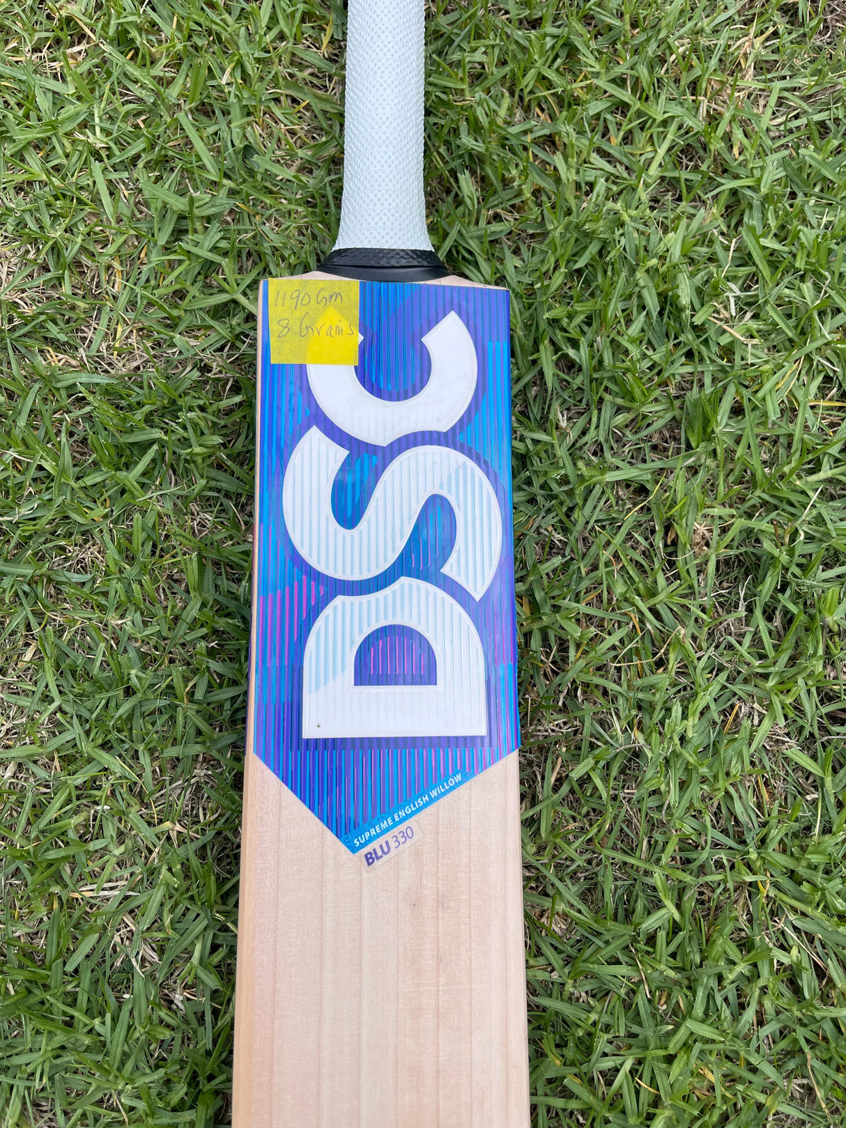 DSC BLU 330 Grade 2 English willow Cricket Bat - 8 Grains - 1190 g
