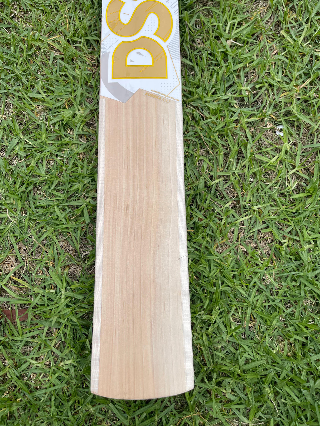 DSC Eureka Jolt Supreme English willow Cricket Bat - 10 Grains - 1195g