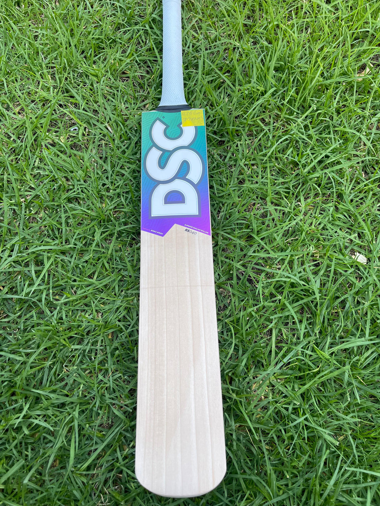 DSC RS 040 Grade 2 English willow Cricket Bat - 7 Grains - 1175g