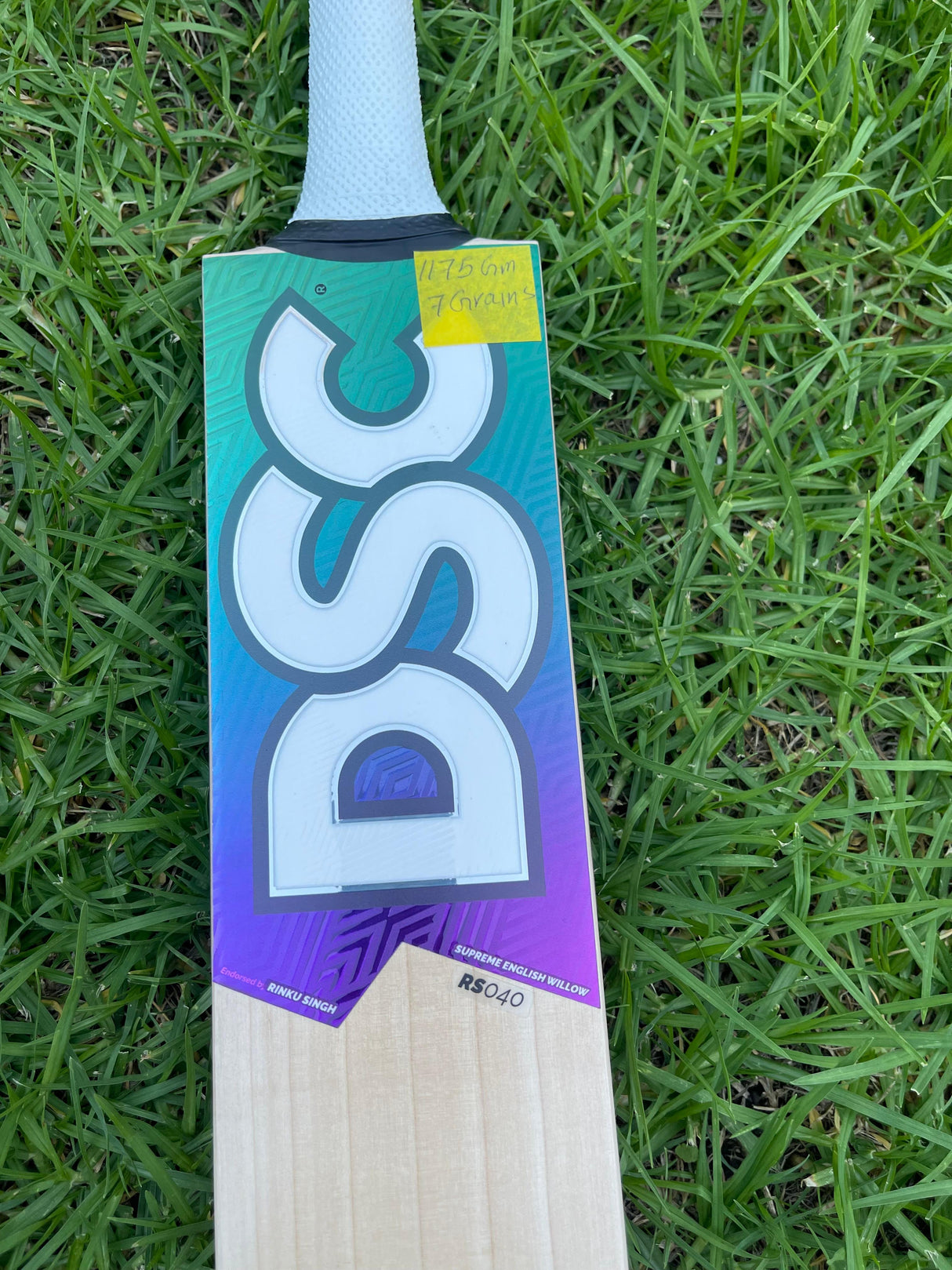 DSC RS 040 Grade 2 English willow Cricket Bat - 7 Grains - 1175g