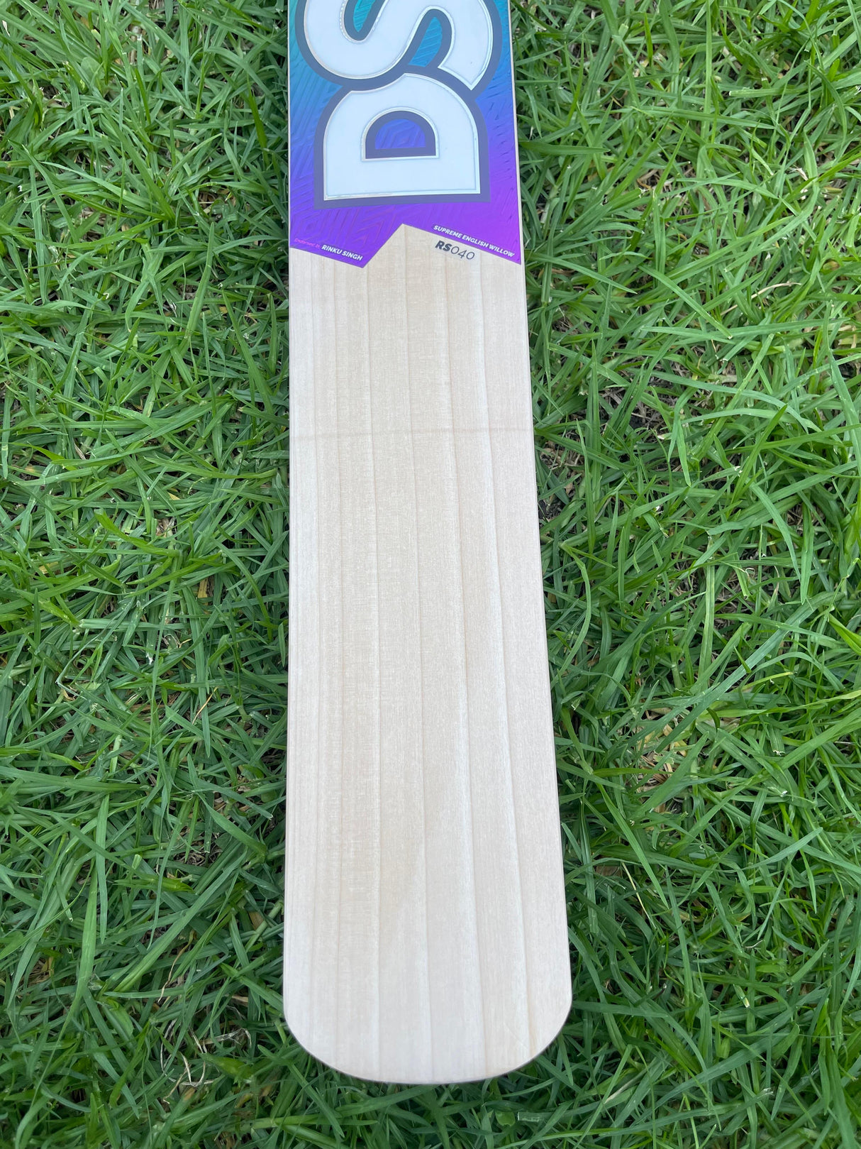 DSC RS 040 Grade 2 English willow Cricket Bat - 7 Grains - 1175g
