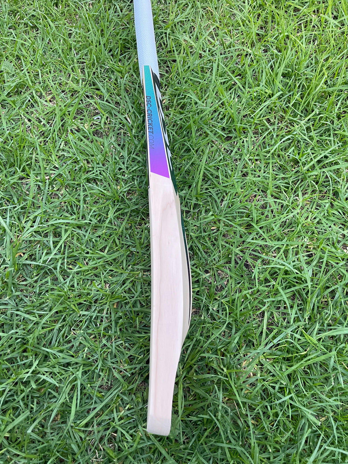 DSC RS 040 Grade 2 English willow Cricket Bat - 7 Grains - 1175g
