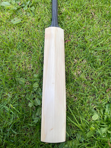 English Willow Cricket Bat - Non Branded | 1200g 09 Grains