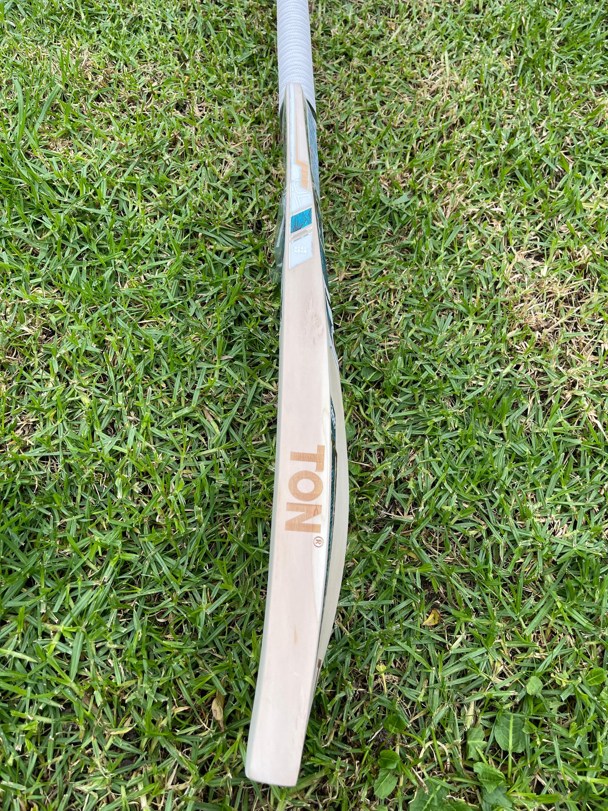 SS Premium Edition English willow Cricket Bat - 6 Grains 1200g - 2.7lb