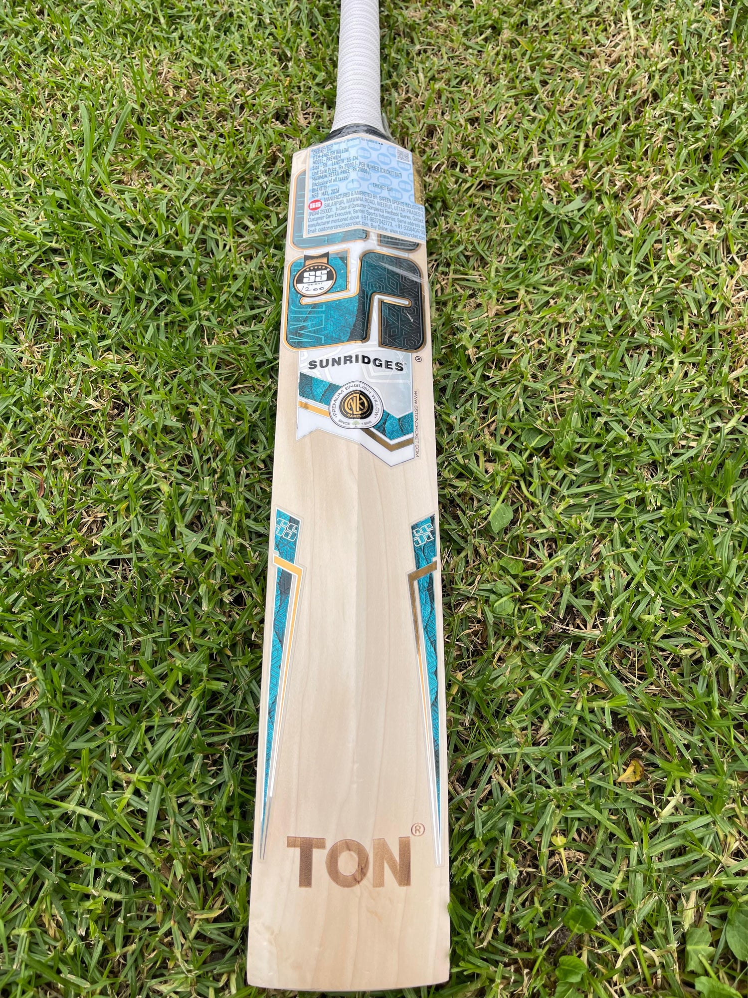SS Premium Edition English willow Cricket Bat - 6 Grains 1200g - 2.7lb