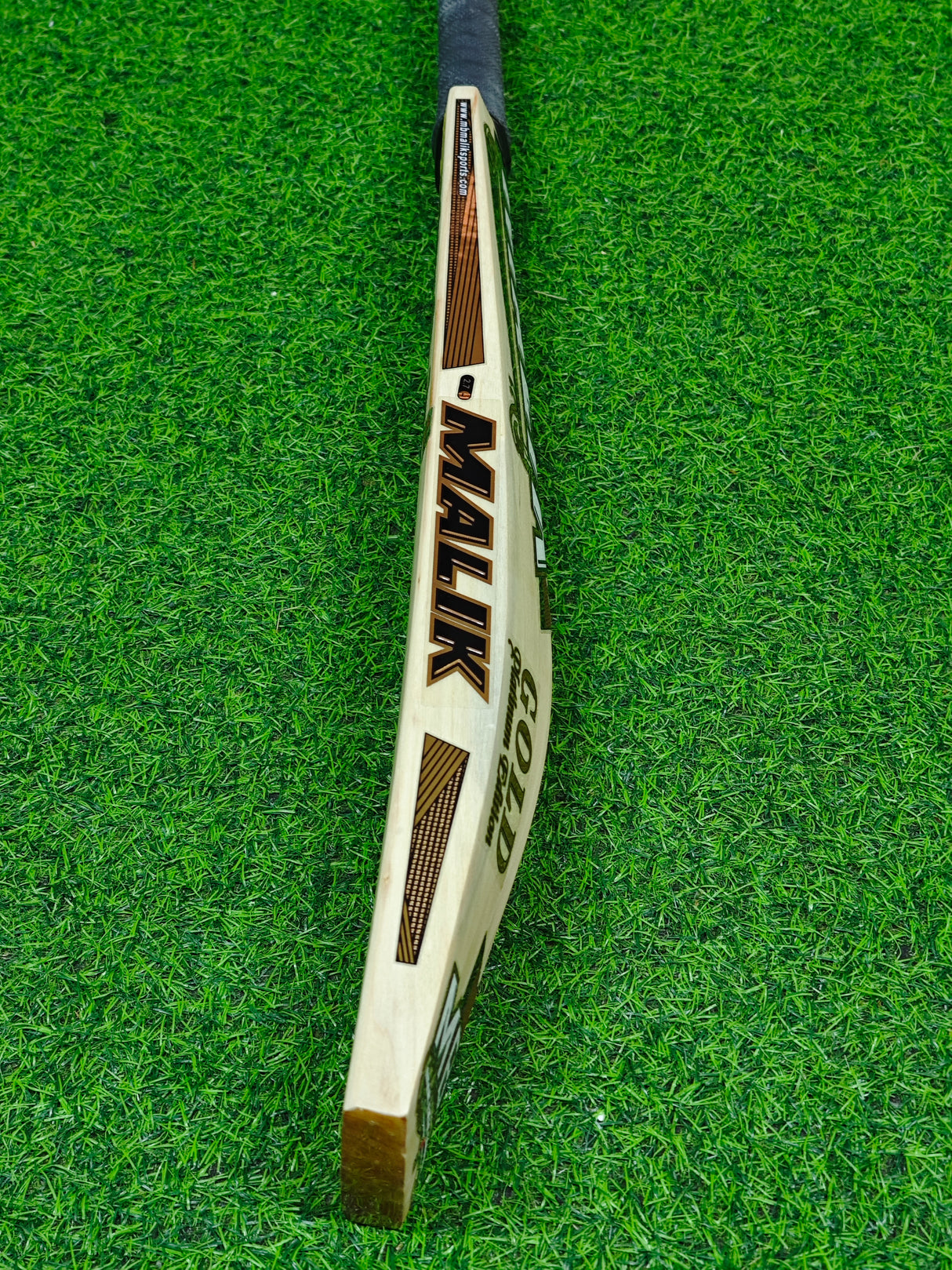 MB MALIK GOLD PLATINUM ENGLISH WILLOW CRICKET BAT-8 GRAINS-1243g